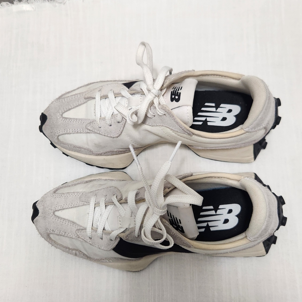 New Balance Womens 327 Running Shoes Sea Salt Black Size 6.5